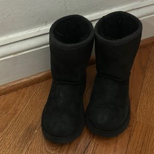 Black toddler size 10 Ugg boots fairly used.good condition.